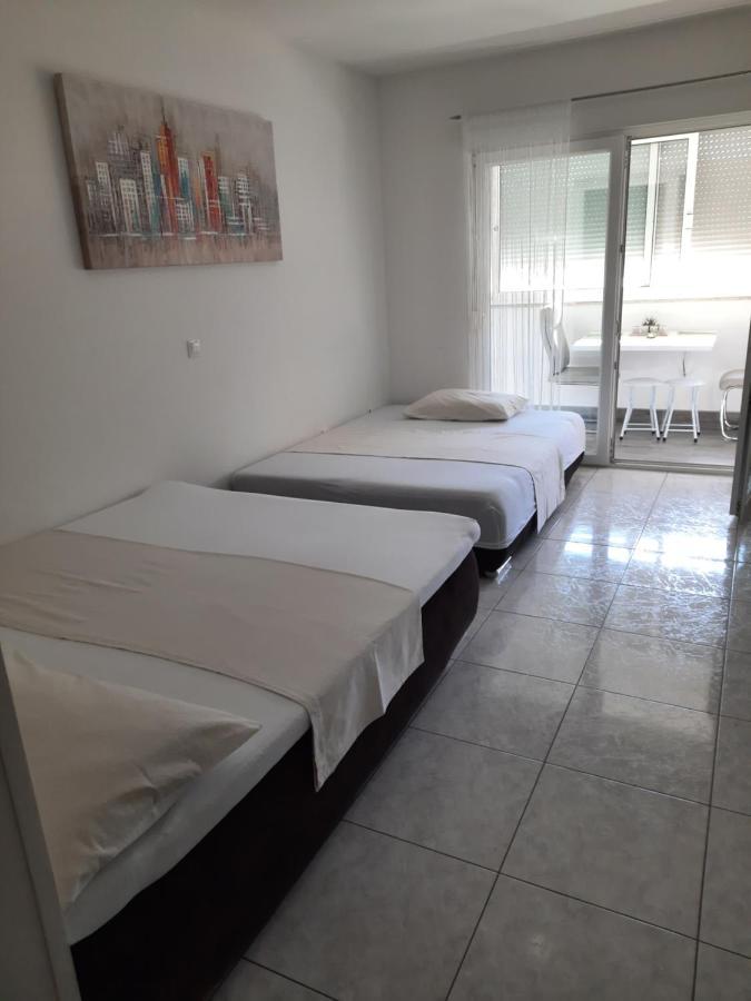 Mihaela Studio Apartmans 150M Near The Beach Kastela Bagian luar foto